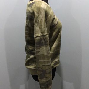 zoe + Liv Tops - Zoe + Liv sz S camo crewneck Sweatshirt zoe + Liv Tops - Zoe + Liv sz S camo crewneck Sweatshirt